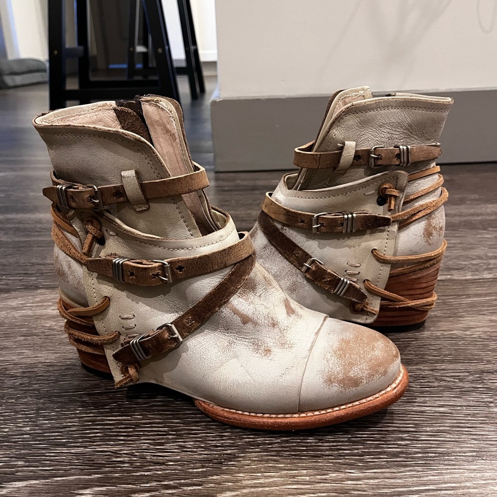 FREEBIRD Crue booties sz 9